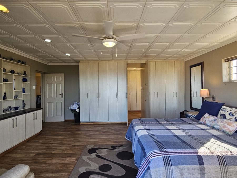 4 Bedroom Property for Sale in Wavecrest Eastern Cape